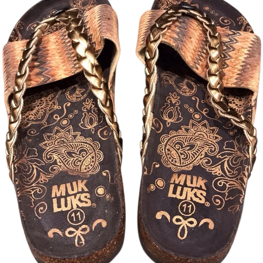 NWT Muk Luks Elaine Women's Size 11 Bronze‎ Braided Thong Sandal with Crossover